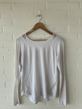 Load image into Gallery viewer, Lulu Lemon Athletic Top Size Small

