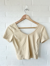 Load image into Gallery viewer, Lulu Lemon Athletic Top Size Medium
