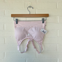 Load image into Gallery viewer, New Balance Sports Bra Size Medium
