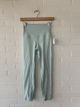 Load image into Gallery viewer, Lulu Lemon Athletic Pants Size Small
