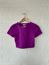 Load image into Gallery viewer, Babaton Short Sleeve Top Size Medium
