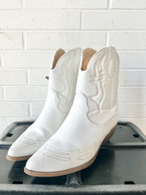 Load image into Gallery viewer, Boots Womens 12
