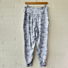 Load image into Gallery viewer, Gap Athletic Pants Size Medium
