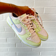 Load image into Gallery viewer, Nike Casual Shoes Womens 10
