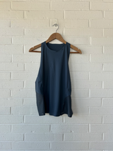 Load image into Gallery viewer, Gym Shark Athletic Top Size Small
