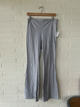 Load image into Gallery viewer, Tna Athletic Pants Size Large
