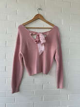 Load image into Gallery viewer, Sweater Size Small
