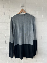 Load image into Gallery viewer, Nike Dri Fit Athletic Top Size Large
