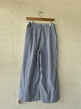 Load image into Gallery viewer, Pretty Little Thing Pants Size Medium
