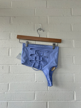 Load image into Gallery viewer, Nvgtn Sports Bra Size Small
