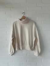 Load image into Gallery viewer, Sweatshirt Size Large
