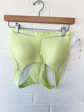 Load image into Gallery viewer, Gym Shark Sports Bra Size Small
