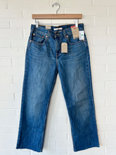 Load image into Gallery viewer, Levi Denim Size 3/4 (27)
