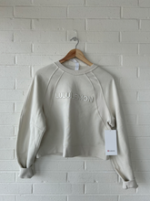 Load image into Gallery viewer, Lulu Lemon Sweatshirt Size Extra Small
