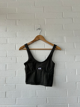 Load image into Gallery viewer, Gym Shark Athletic Top Size Extra Small
