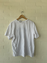 Load image into Gallery viewer, H &amp; M T-Shirt Size Medium

