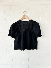 Load image into Gallery viewer, Abercrombie &amp; Fitch Short Sleeve Top Size Extra Small
