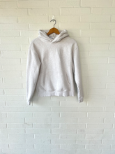 Load image into Gallery viewer, Aritzia Sweatshirt Size Medium
