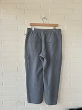 Load image into Gallery viewer, Tna Pants Size Large
