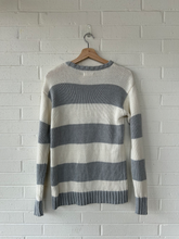 Load image into Gallery viewer, Aeropostale Sweater Size Extra Small
