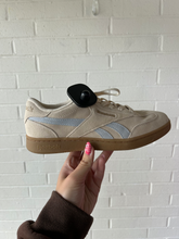 Load image into Gallery viewer, Reebok Casual Shoes Womens 7
