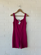 Load image into Gallery viewer, Babaton Athletic Shorts Size Medium
