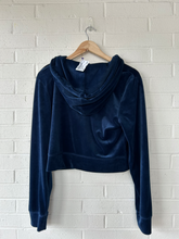 Load image into Gallery viewer, Juicy Couture Sweatshirt Size Large
