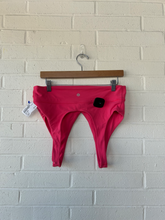 Load image into Gallery viewer, Lulu Lemon Sports Bra Size Medium
