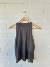 Load image into Gallery viewer, Gym Shark Athletic Top Size Small

