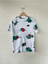 Load image into Gallery viewer, Nike T-shirt Size Medium
