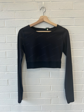 Load image into Gallery viewer, Lulu Lemon Athletic Top Size Medium

