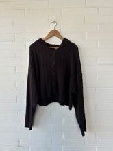 Load image into Gallery viewer, American Eagle Sweater Size Extra Large
