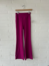 Load image into Gallery viewer, Lulu Lemon Athletic Pants Size 5/6 (28)
