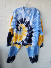 Load image into Gallery viewer, Tna Sweatshirt Size Medium
