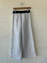 Load image into Gallery viewer, Edikted Pants Size Small
