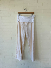 Load image into Gallery viewer, Juicy Couture Pants Size Large
