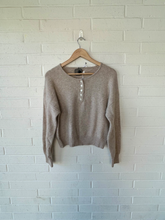 Load image into Gallery viewer, Abercrombie &amp; Fitch Sweater Size Extra Small
