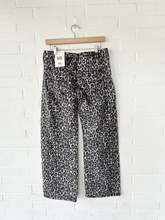 Load image into Gallery viewer, Bdg Pants Size 1/2 (26)
