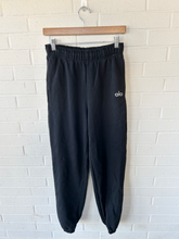 Load image into Gallery viewer, Alo Pants Size Small
