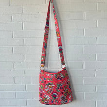 Load image into Gallery viewer, Vera Bradley Purse
