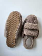Load image into Gallery viewer, Casual Shoes Womens 7

