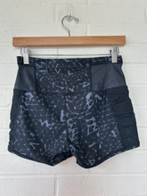 Load image into Gallery viewer, Lulu Lemon Athletic Shorts Size Medium
