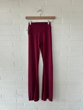 Load image into Gallery viewer, Athletic Pants Size Small
