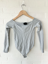Load image into Gallery viewer, Skims Long Sleeve Top Size Small
