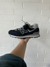Load image into Gallery viewer, New Balance Womens Athletic Shoes Womens 7.5
