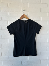 Load image into Gallery viewer, Vuori Athletic Top Size Medium
