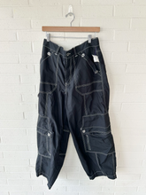 Load image into Gallery viewer, Bdg Pants Size 11/12 (31)
