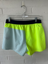 Load image into Gallery viewer, North Face Athletic Shorts Size Medium
