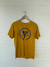 Load image into Gallery viewer, Nike Dri Fit Athletic Top Size Medium
