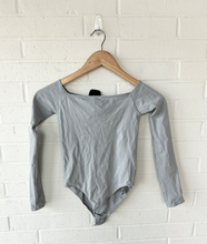 Load image into Gallery viewer, Skims Long Sleeve Top Size Small

